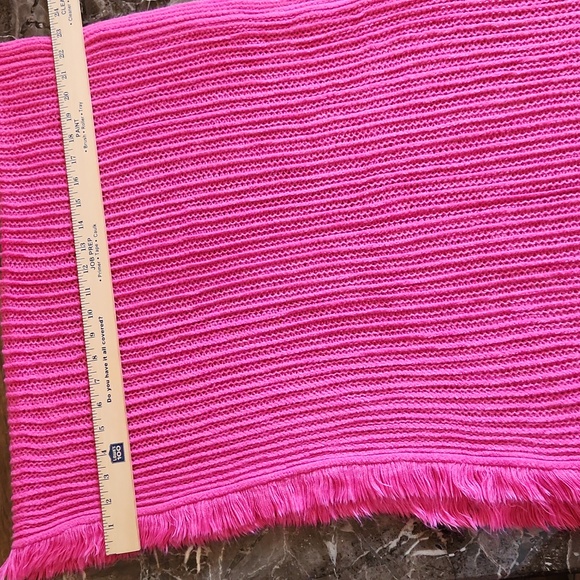 Beautiful hot pink scarf in excellent condition! - Picture 7 of 7